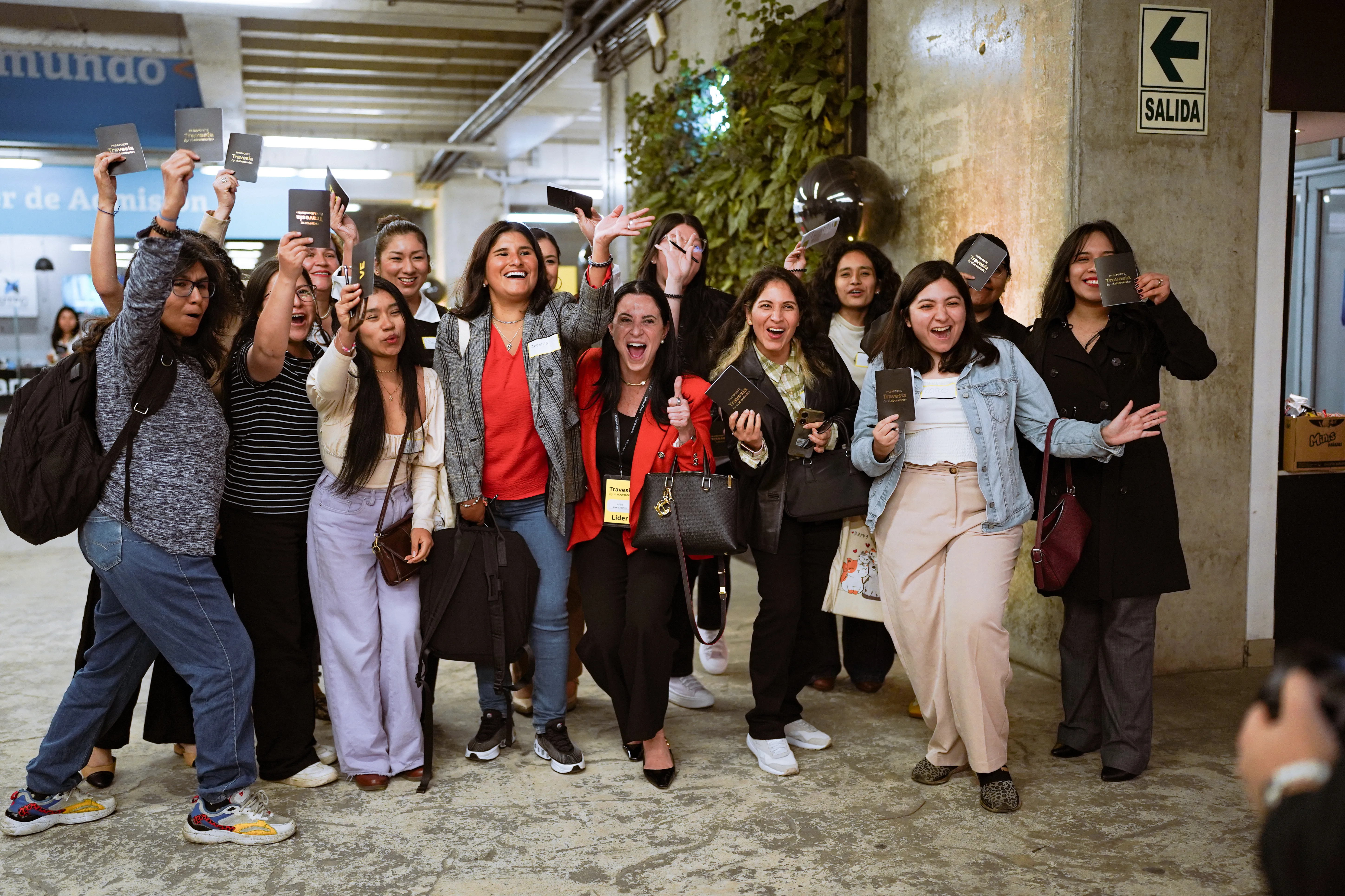 Mujeres fortaleciendo su empleabilidad con Laboratoria y L'Oréal en México